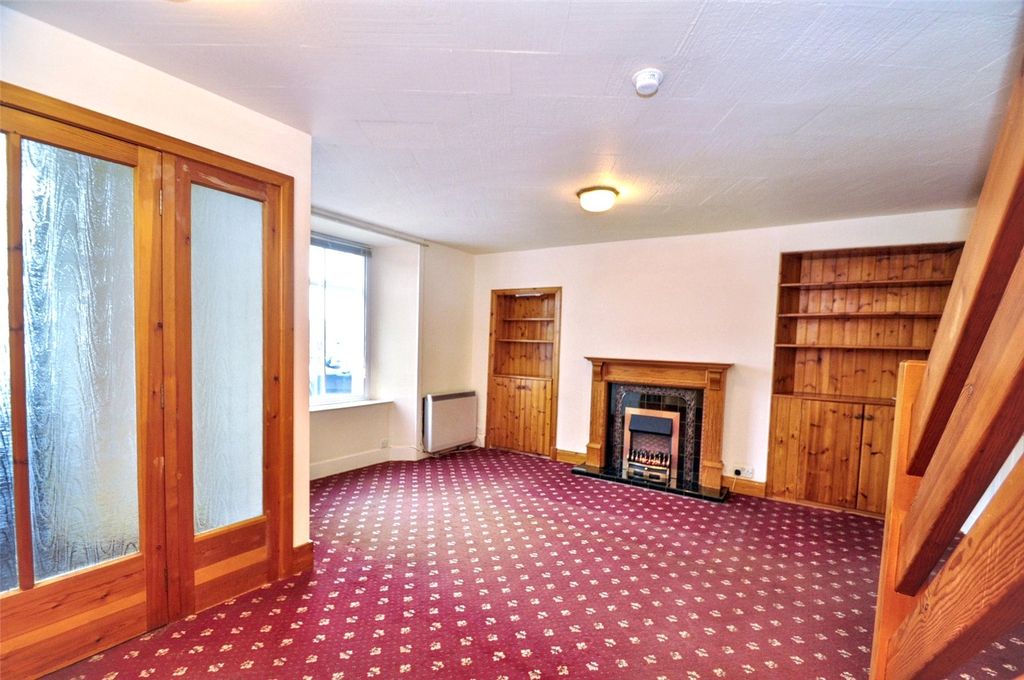 Property photo 2 of 25 Living Room (1)