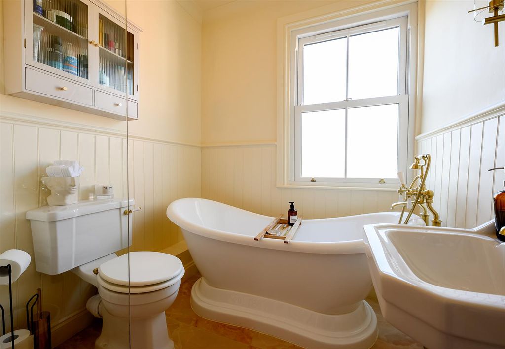 Property photo 3 of 18 Bathroom 1