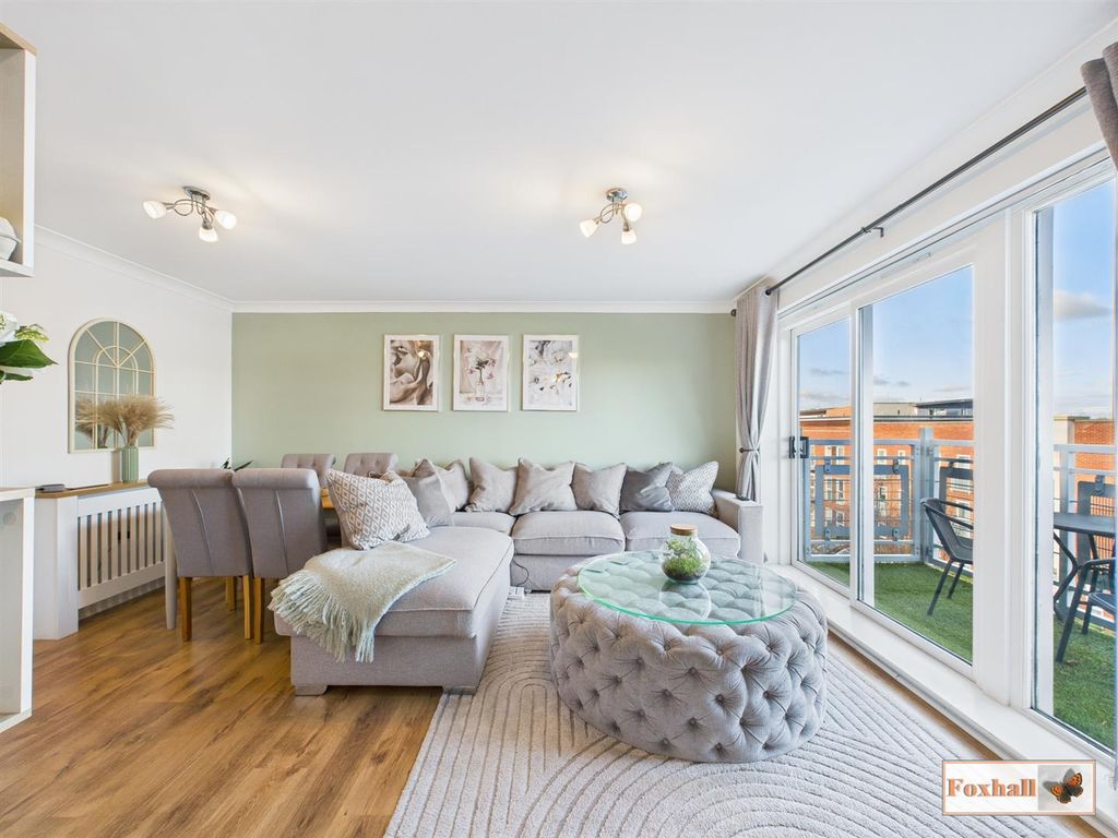 Property photo 1 of 13 Lounge / Diner