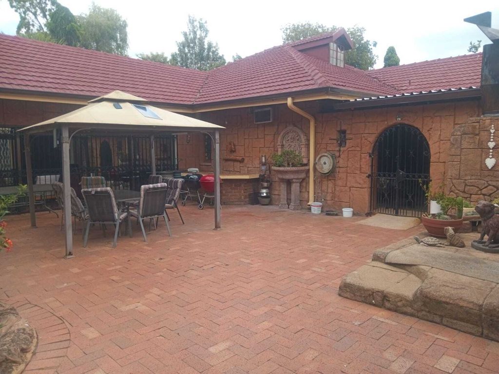 Property photo 2 of 49
