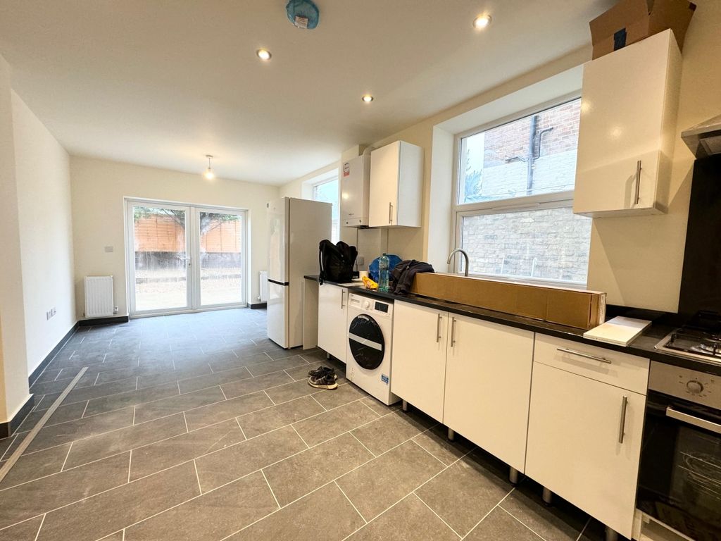 Property photo 1 of 3