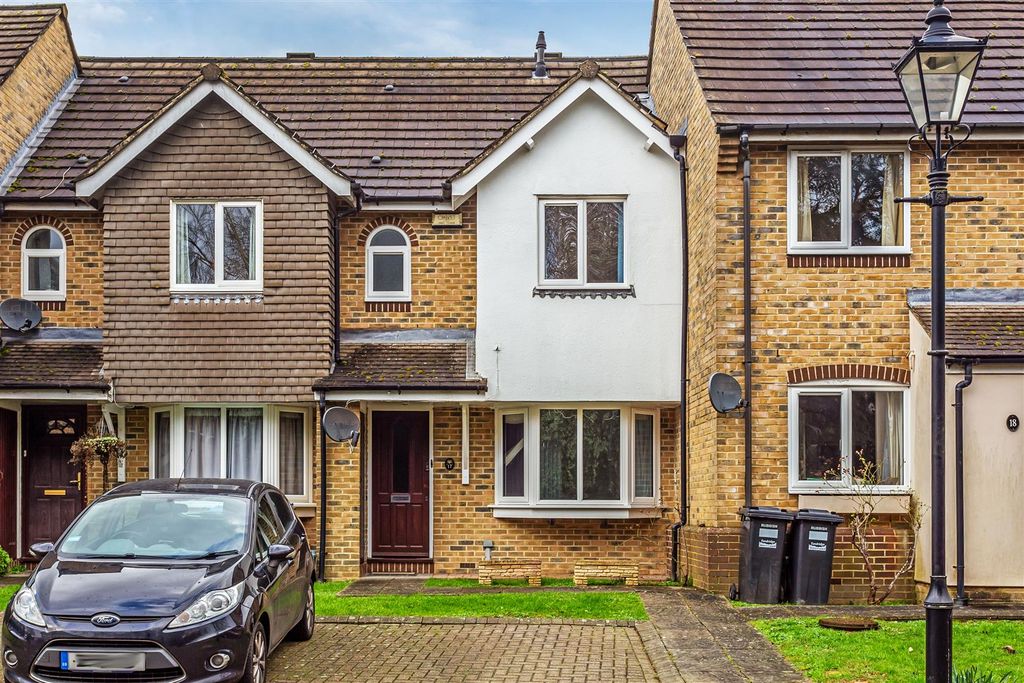 Property photo 1 of 19 17-Crowhurst-Mead-20.Jpg