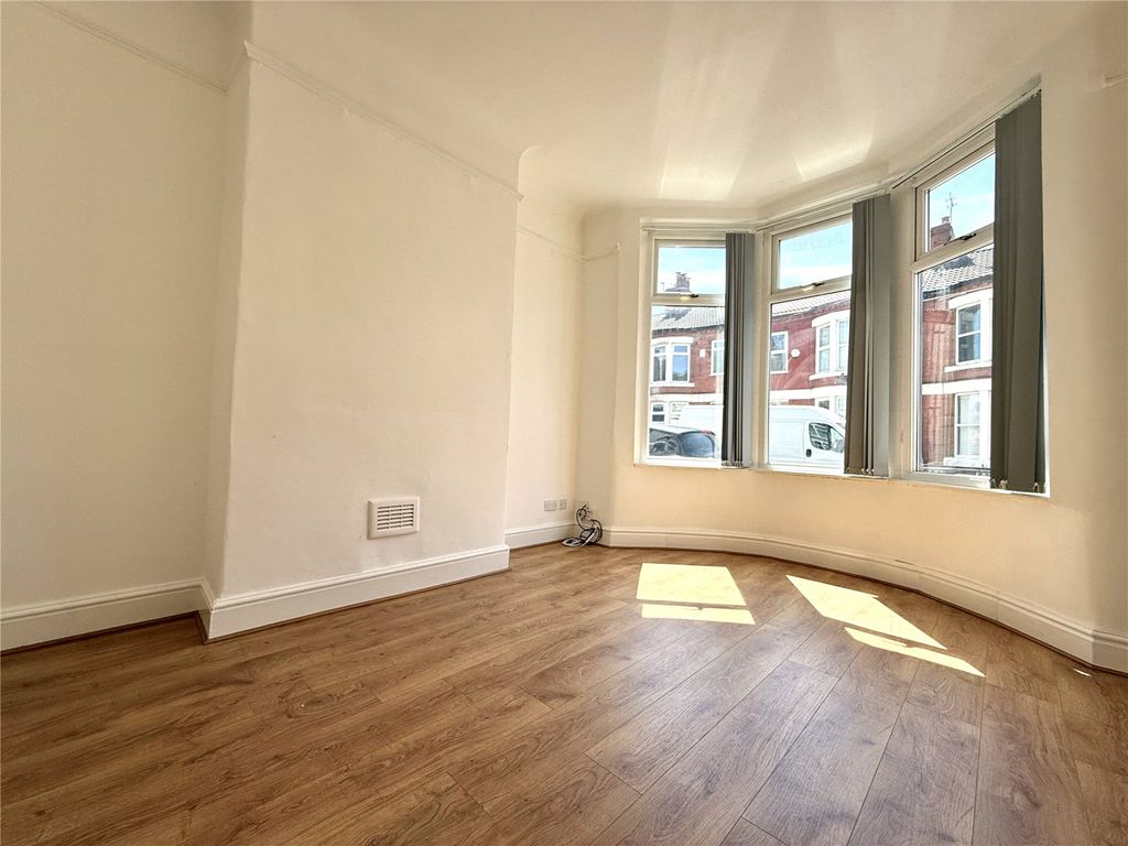 Property photo 2 of 17 Picture No. 03