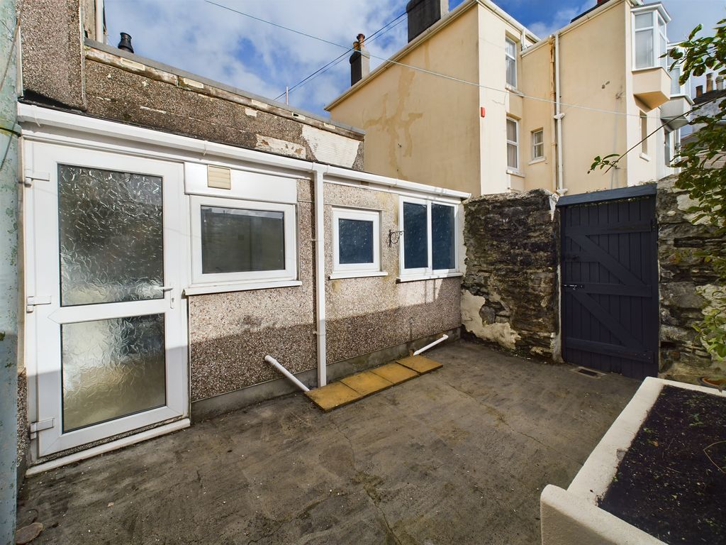 Property photo 2 of 32