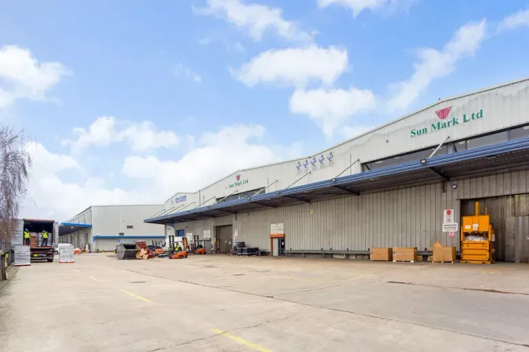 Property photo 1 of 3 Warehouse For Rent
