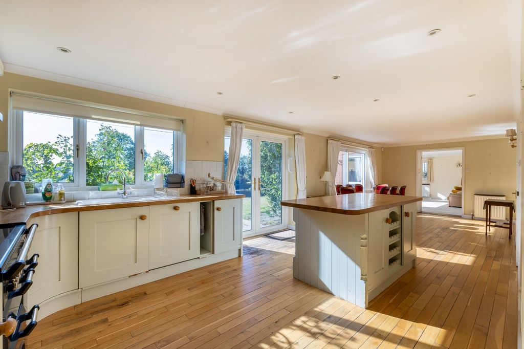 Property photo 3 of 12 Kitchen/Dining