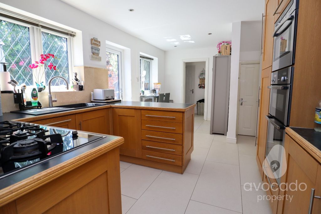 Property photo 3 of 25 5307498