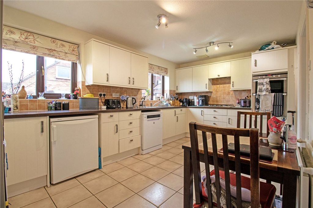 Property photo 2 of 20