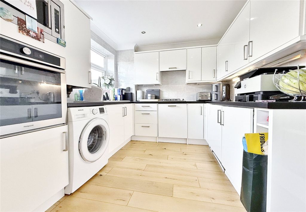 Property photo 3 of 18 Picture No. 14