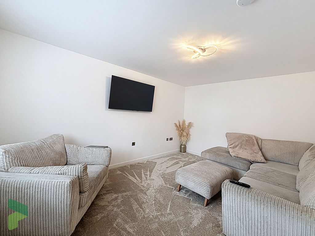 Property photo 3 of 24 Lounge