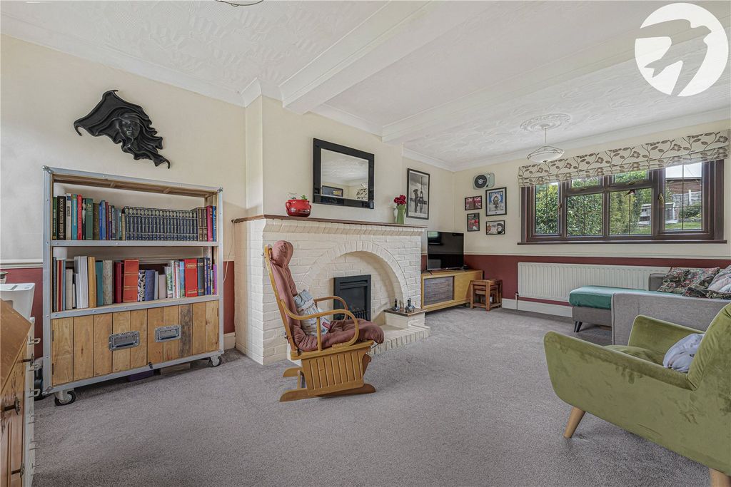 Property photo 2 of 34 Lounge