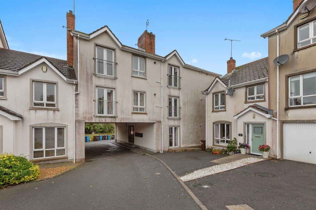 Property photo 1 of 17 31 Drummond Brae 17.Jpg