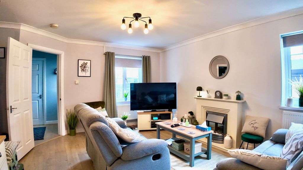 Property photo 2 of 32