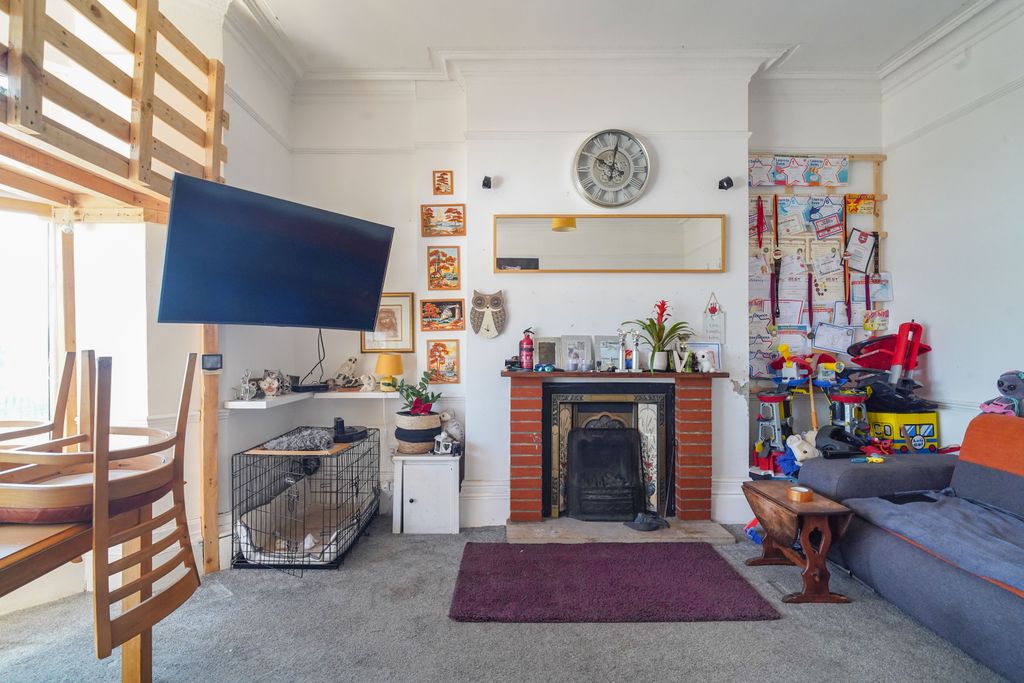 Property photo 2 of 46