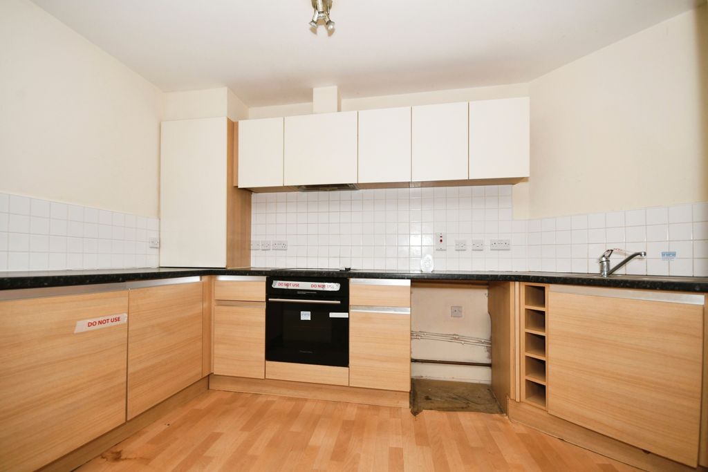 Property photo 2 of 16 Kitchen
