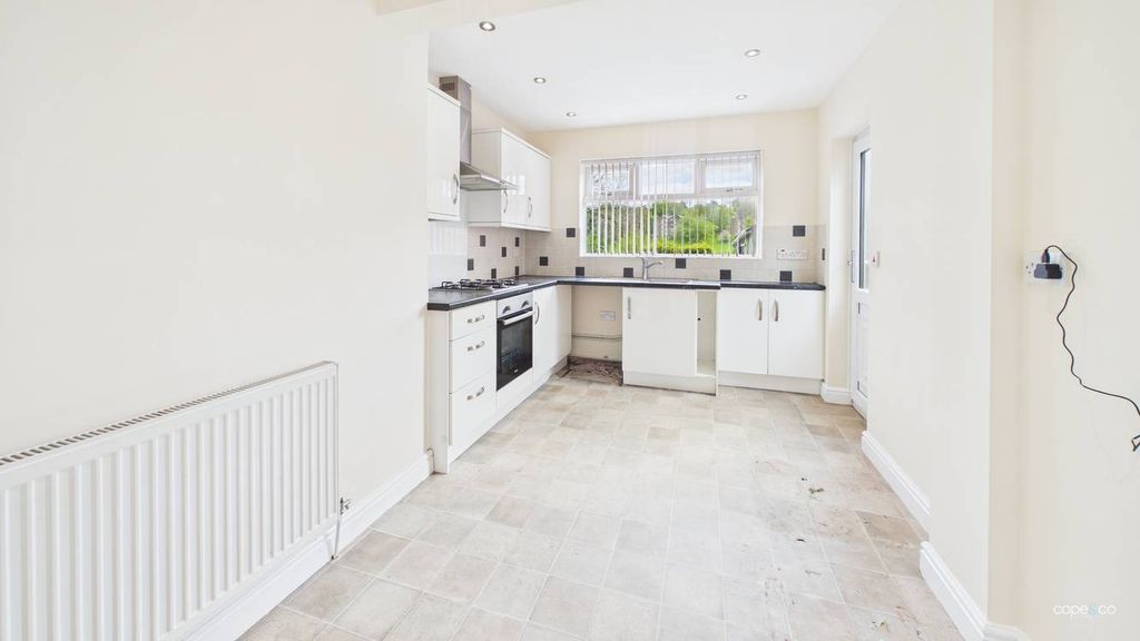 Property photo 2 of 16 4637473