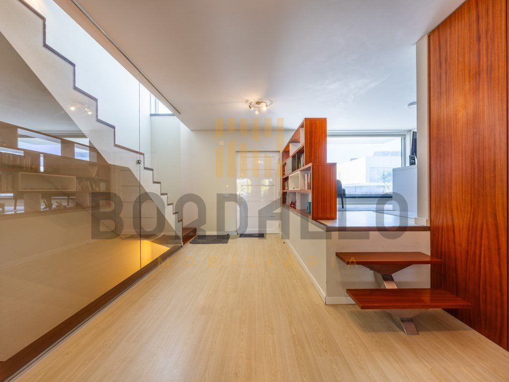 Property photo 2 of 43