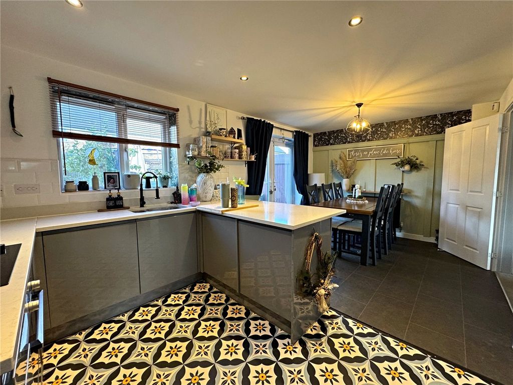 Property photo 2 of 16 Picture No. 12