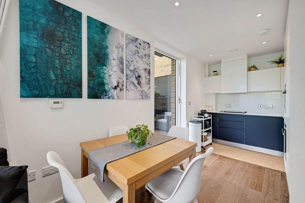 Property photo 3 of 24