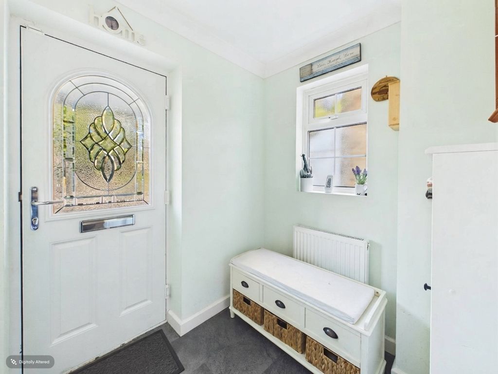Property photo 3 of 23 Entrance Hall