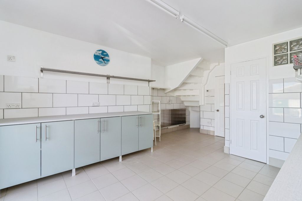Property photo 3 of 30
