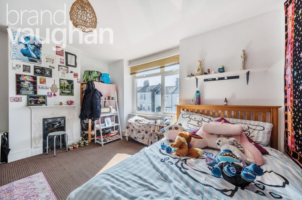 Property photo 3 of 10 Bedroom