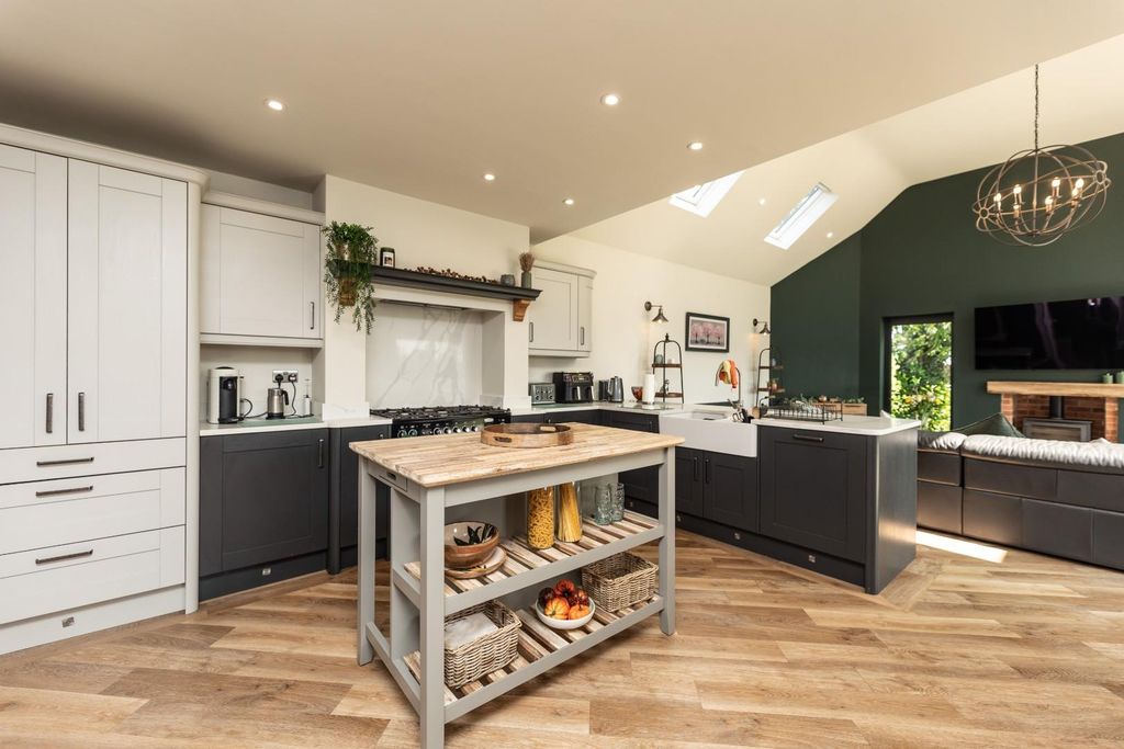 Property photo 2 of 20 5C5A7472.Jpg