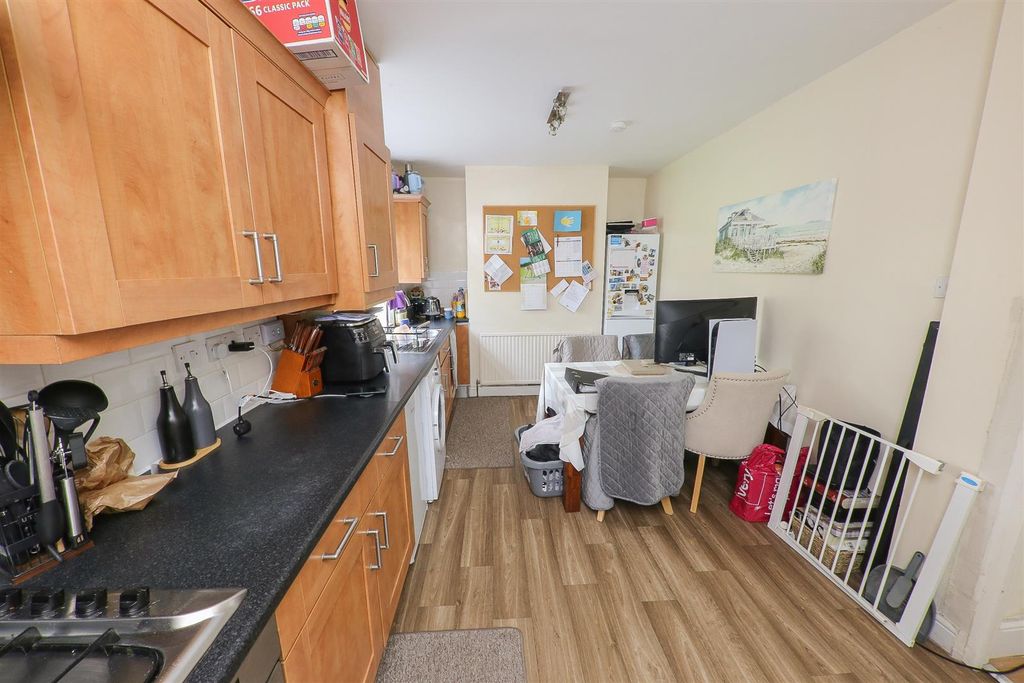 Property photo 3 of 15 Dining Kitchen
