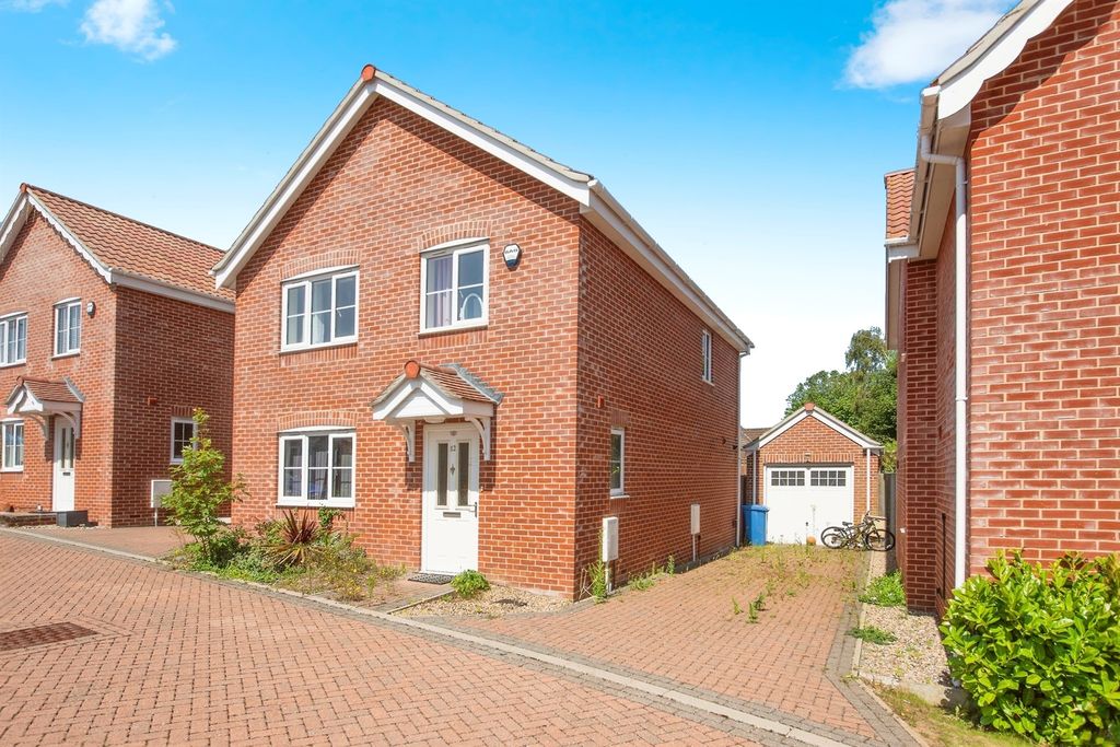 Property photo 1 of 17