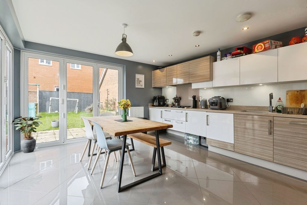 Property photo 2 of 18 Pbox-Img.Jpg