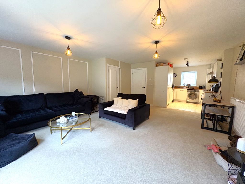 Property photo 1 of 11 Living Room