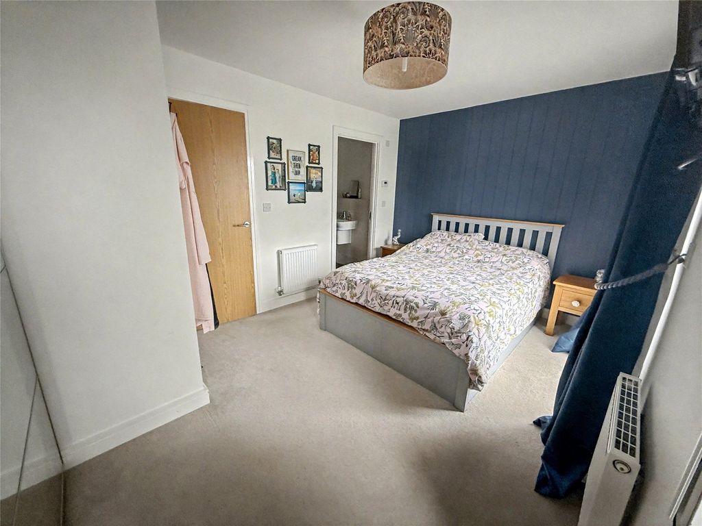 Property photo 3 of 16 Picture No. 11