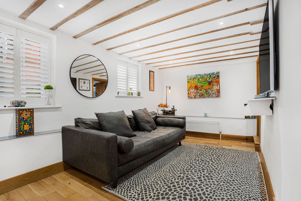 Property photo 1 of 28