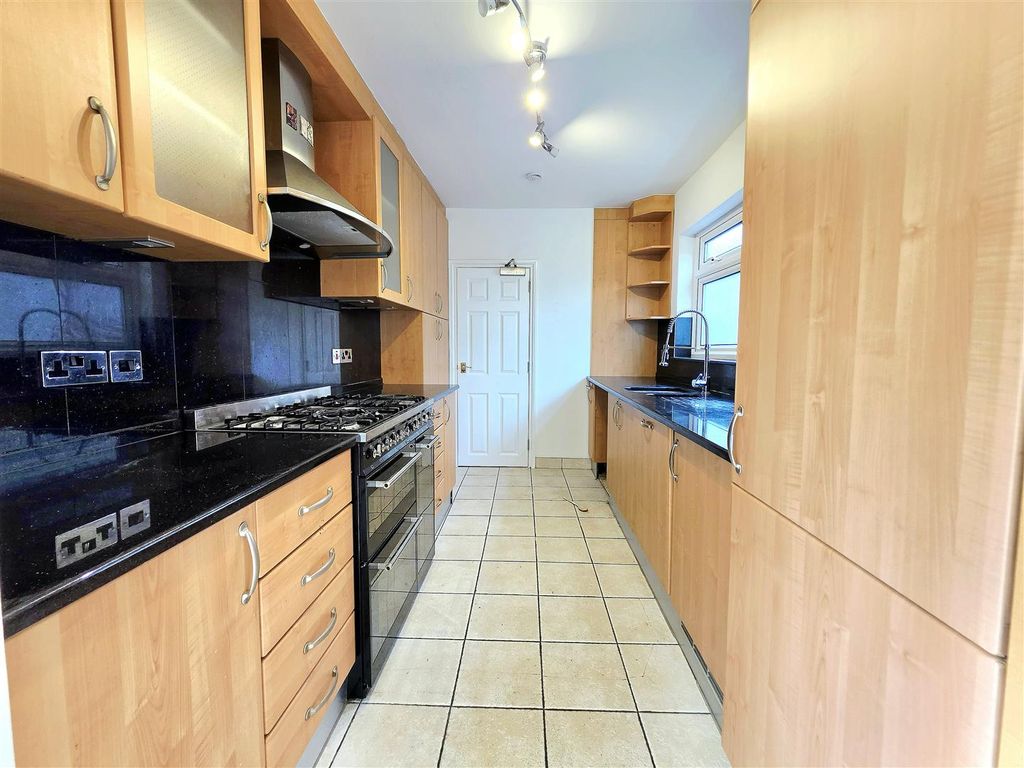 Property photo 2 of 14 Kitchen