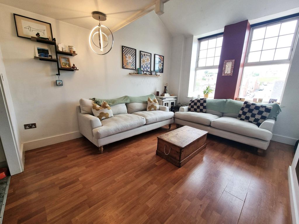 Property photo 2 of 16 Lounge