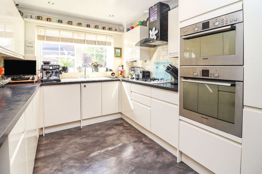 Property photo 2 of 23