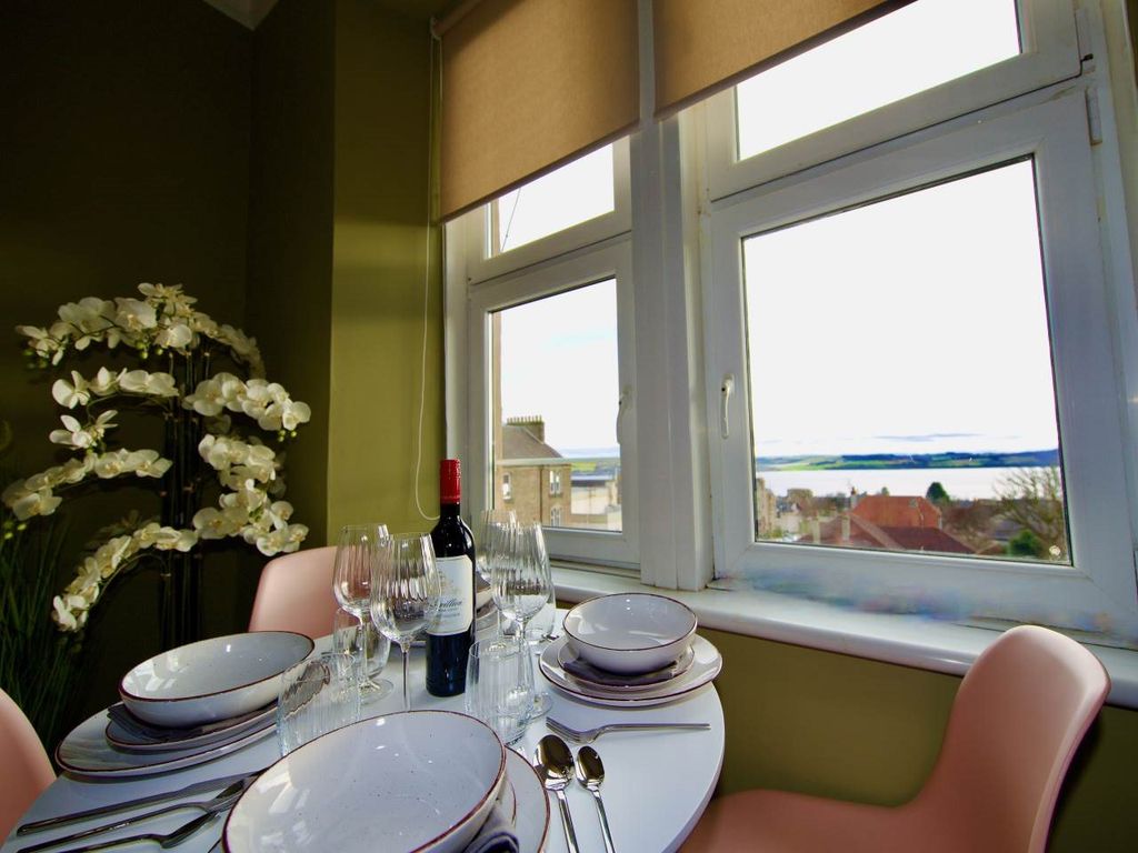 Property photo 3 of 15 Dining In Style