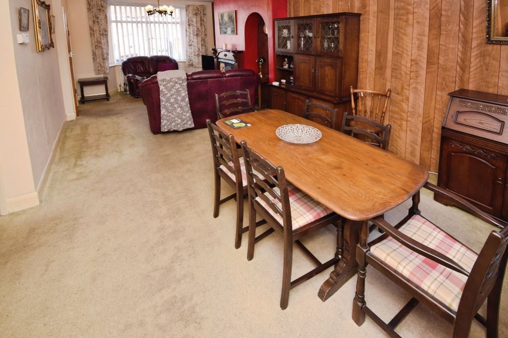 Property photo 3 of 19 Living/Dining Room