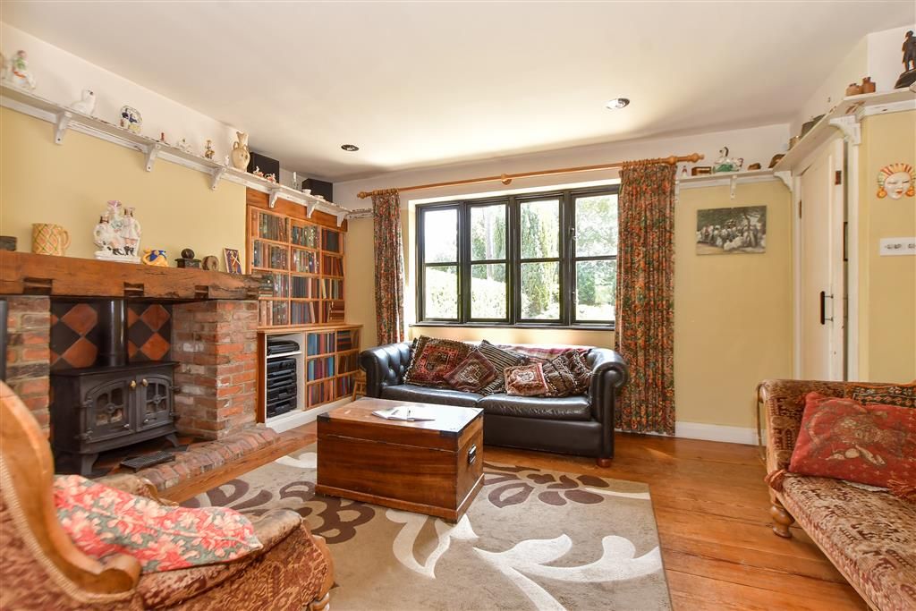 Property photo 2 of 12 Lounge