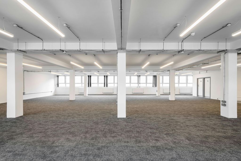 Property photo 3 of 13 Universal House 301E  Low Res 4.Jpg