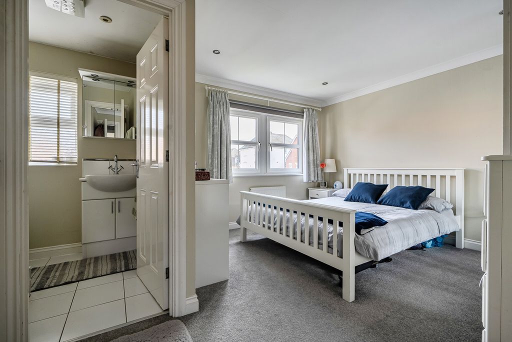 Property photo 3 of 24 1393839-9-6949441...