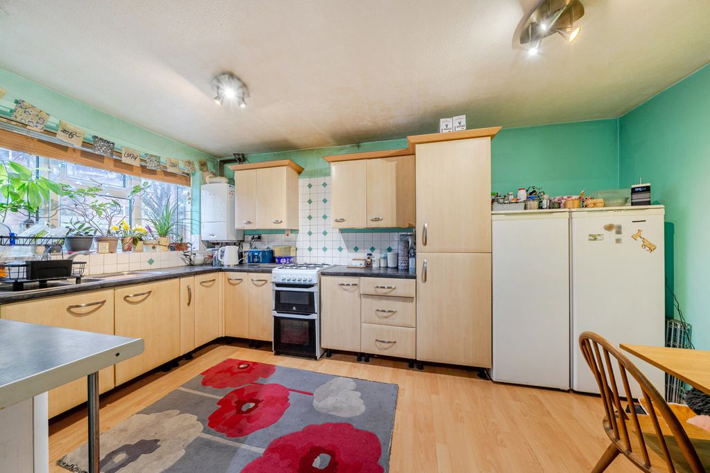 Property photo 2 of 11 Kitchen