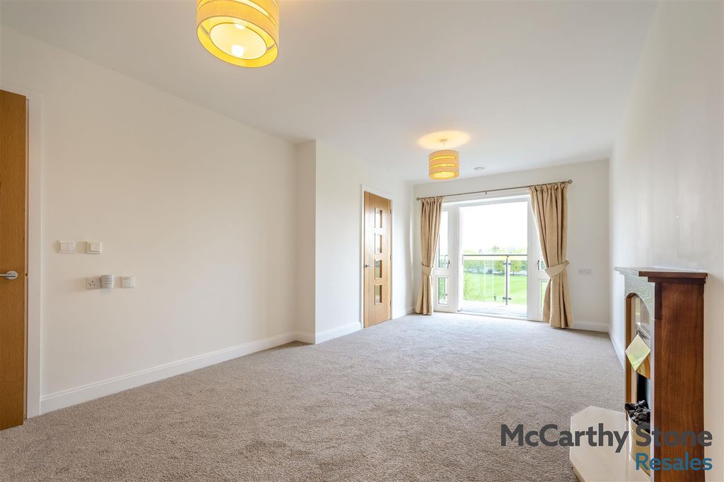 Property photo 2 of 16 8687085-Interior11.Jpg
