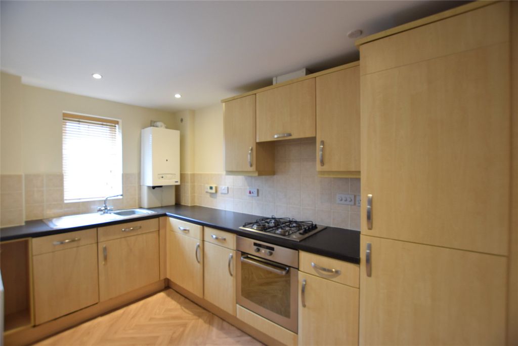 Property photo 2 of 9 Kitchen