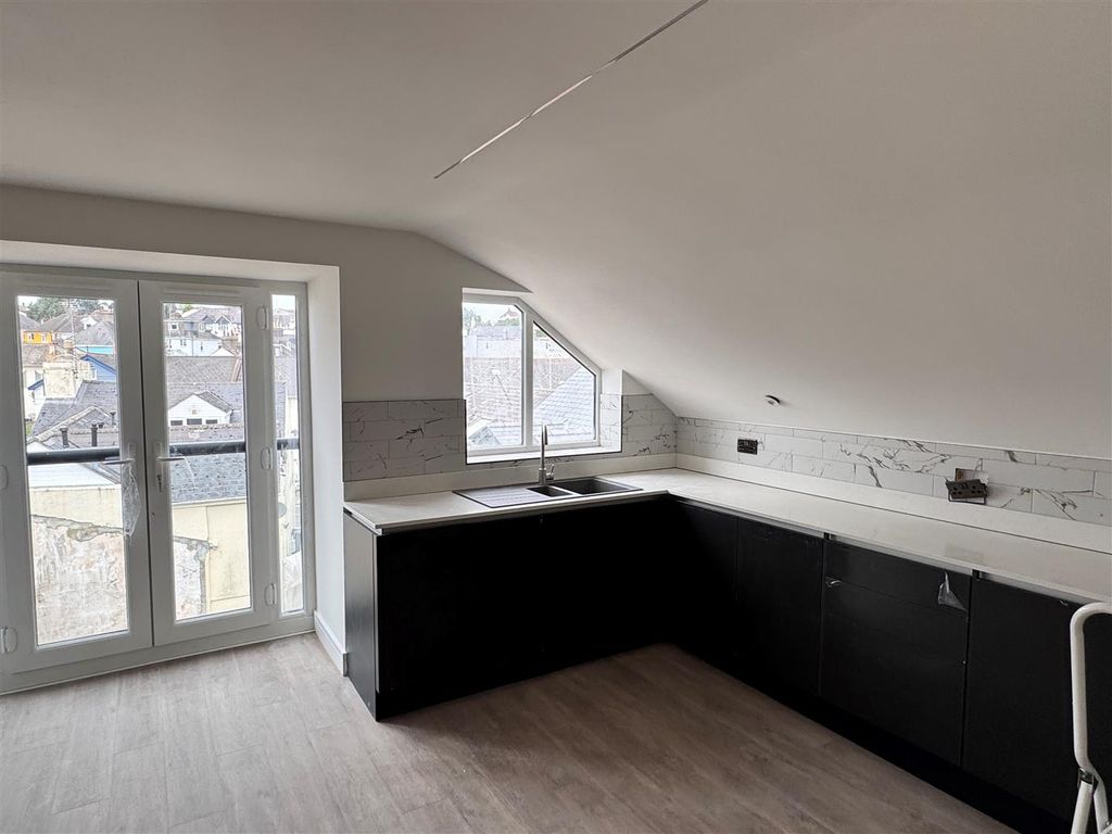 Property photo 1 of 6 2nd Fl Kit.Jpg