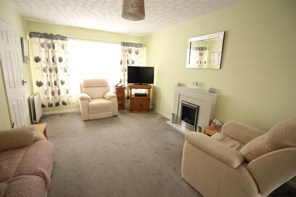 Property photo 3 of 13 Open Lounge/Diner