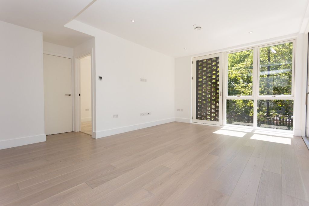 Property photo 2 of 10 Photo 2