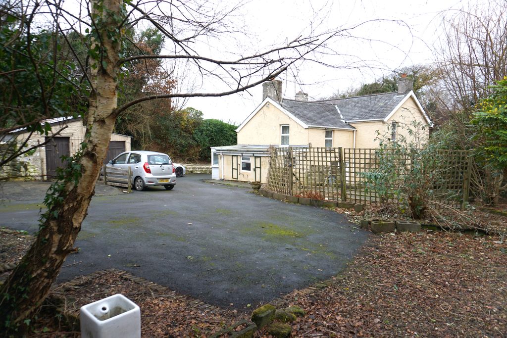Property photo 2 of 28