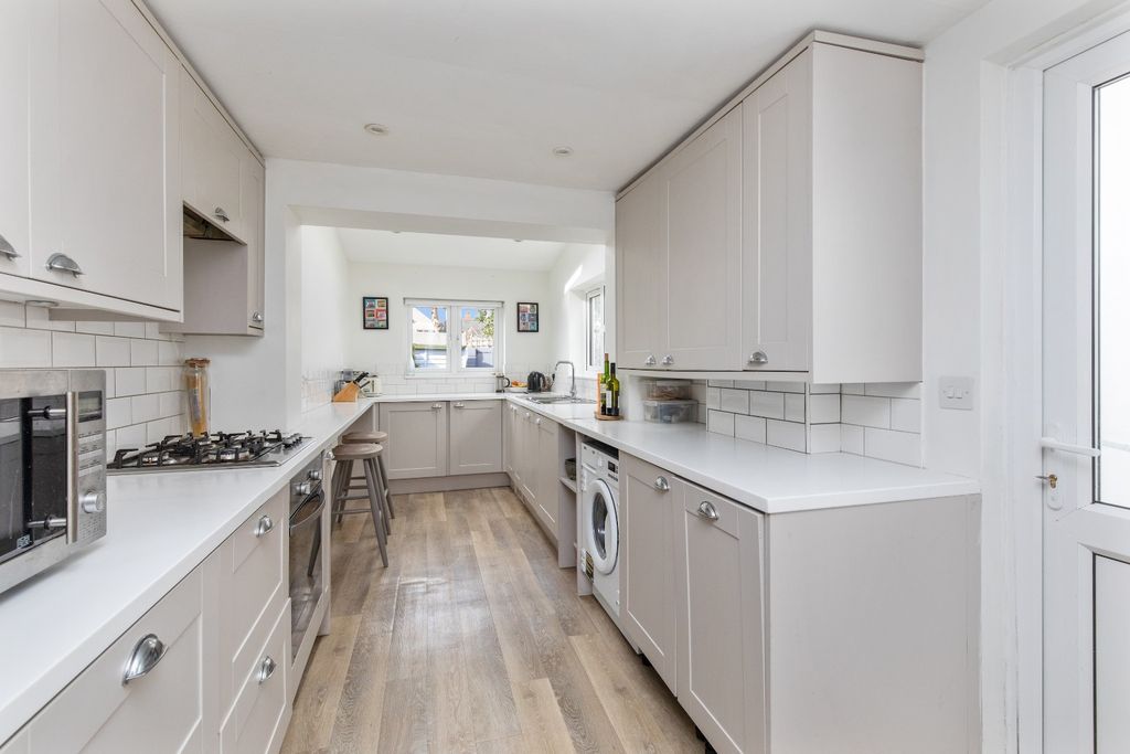 Property photo 3 of 12 3984787