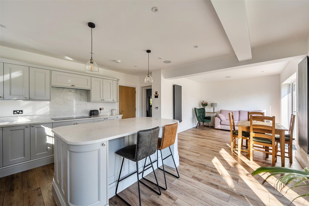 Property photo 3 of 20 1431700-8-69Bc2A5E6B2F4.Jpg